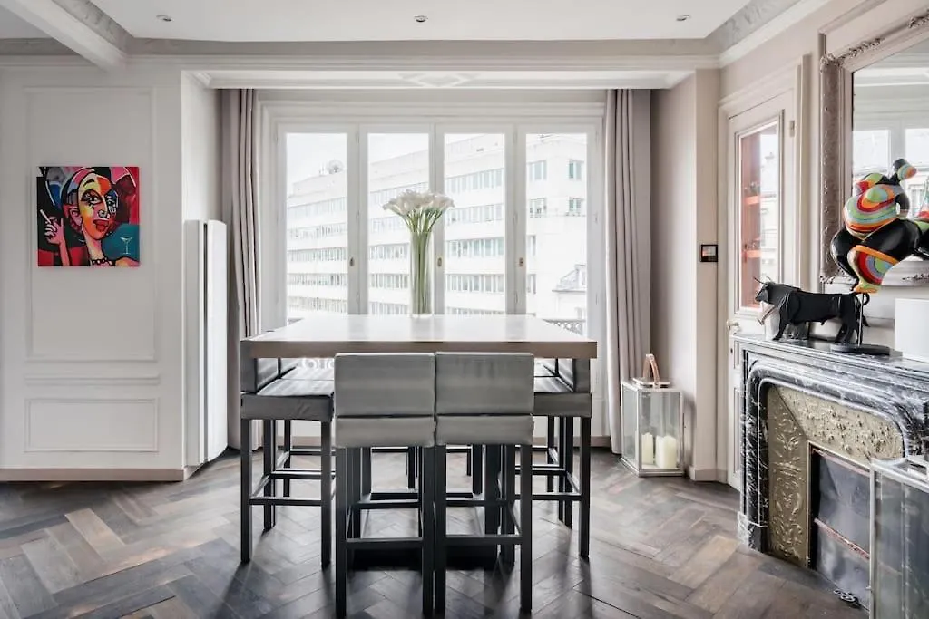 Resplendent Haussmann Design 100m2 - 2 Br Apartment Paris