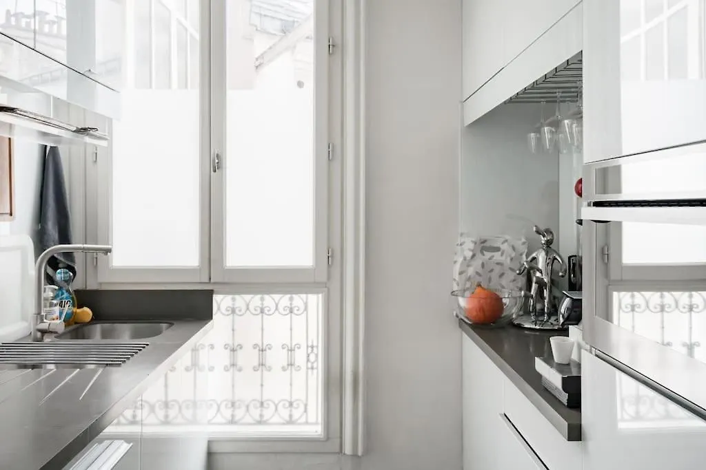 Resplendent Haussmann Design 100m2 - 2 Br Apartment *